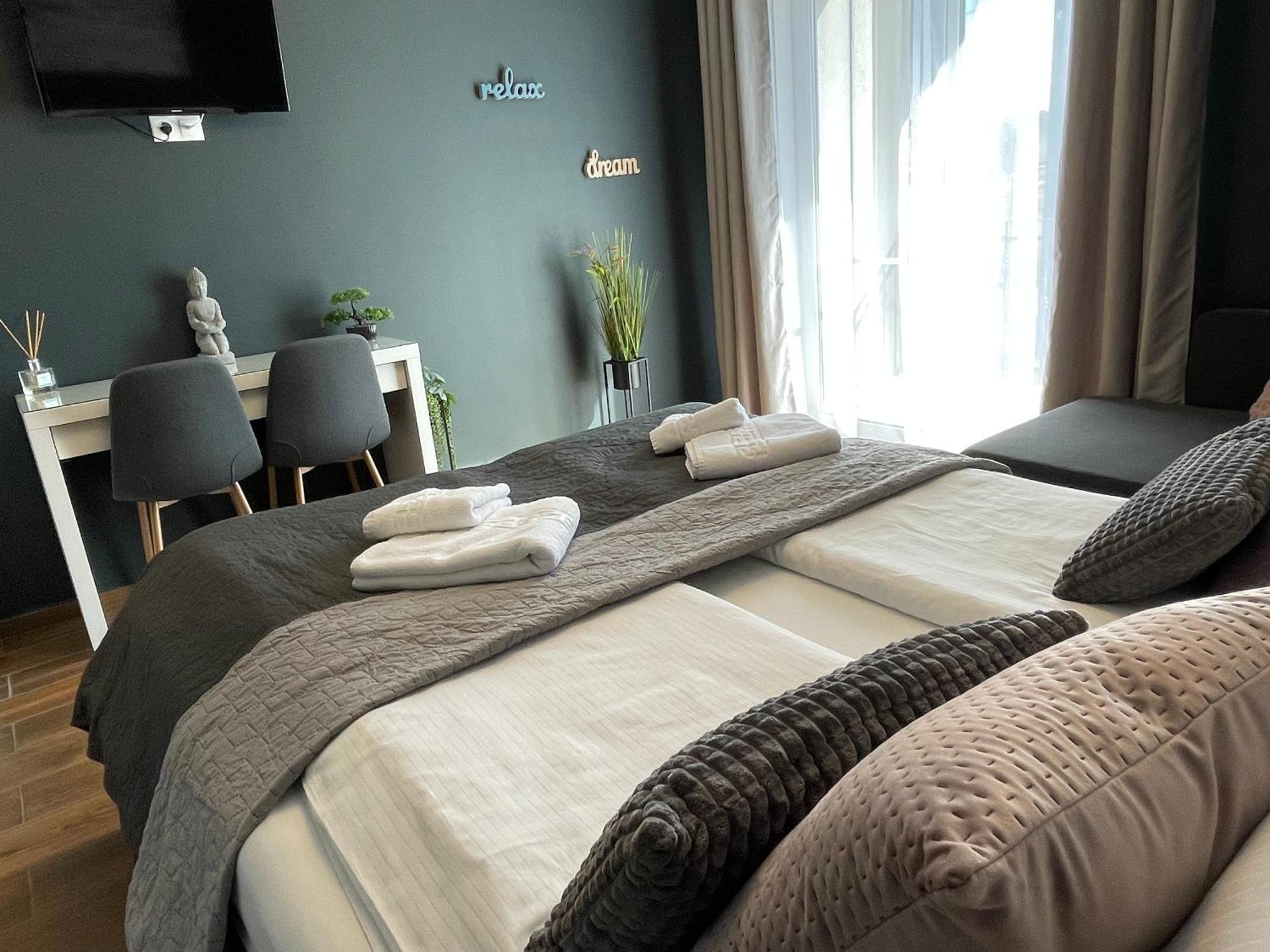 Vila Salzburg Hotel ออกนา ซีบิวลุย ภายนอก รูปภาพ